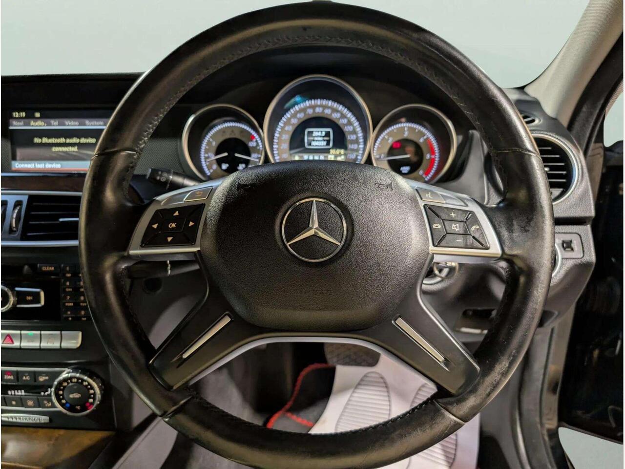 Mercedes-Benz C Class OY61XKO Mercedes-Benz C Class OY61XKO