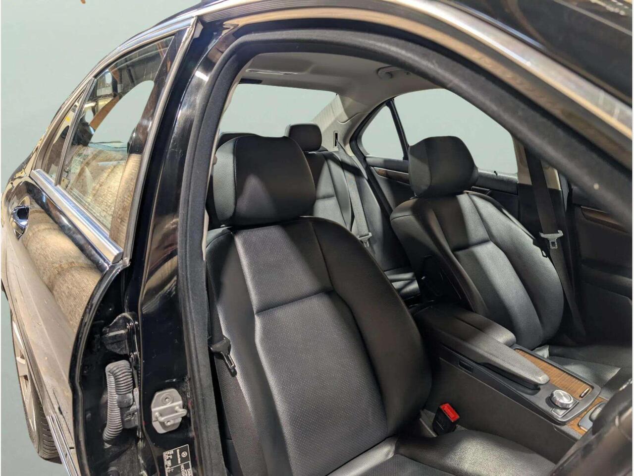 Mercedes-Benz C Class OY61XKO Mercedes-Benz C Class OY61XKO