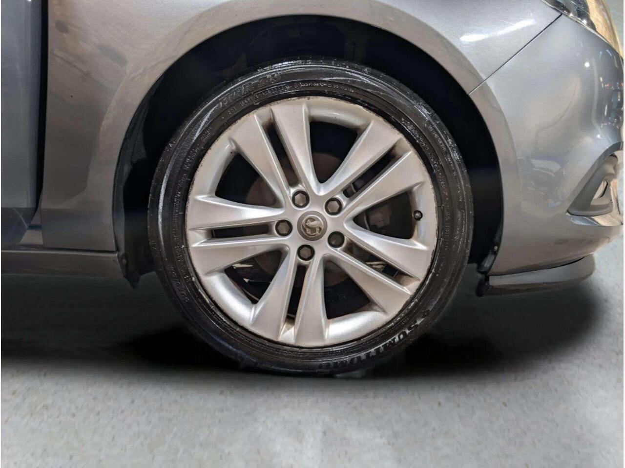 Vauxhall Zafira Tourer JGZ8409