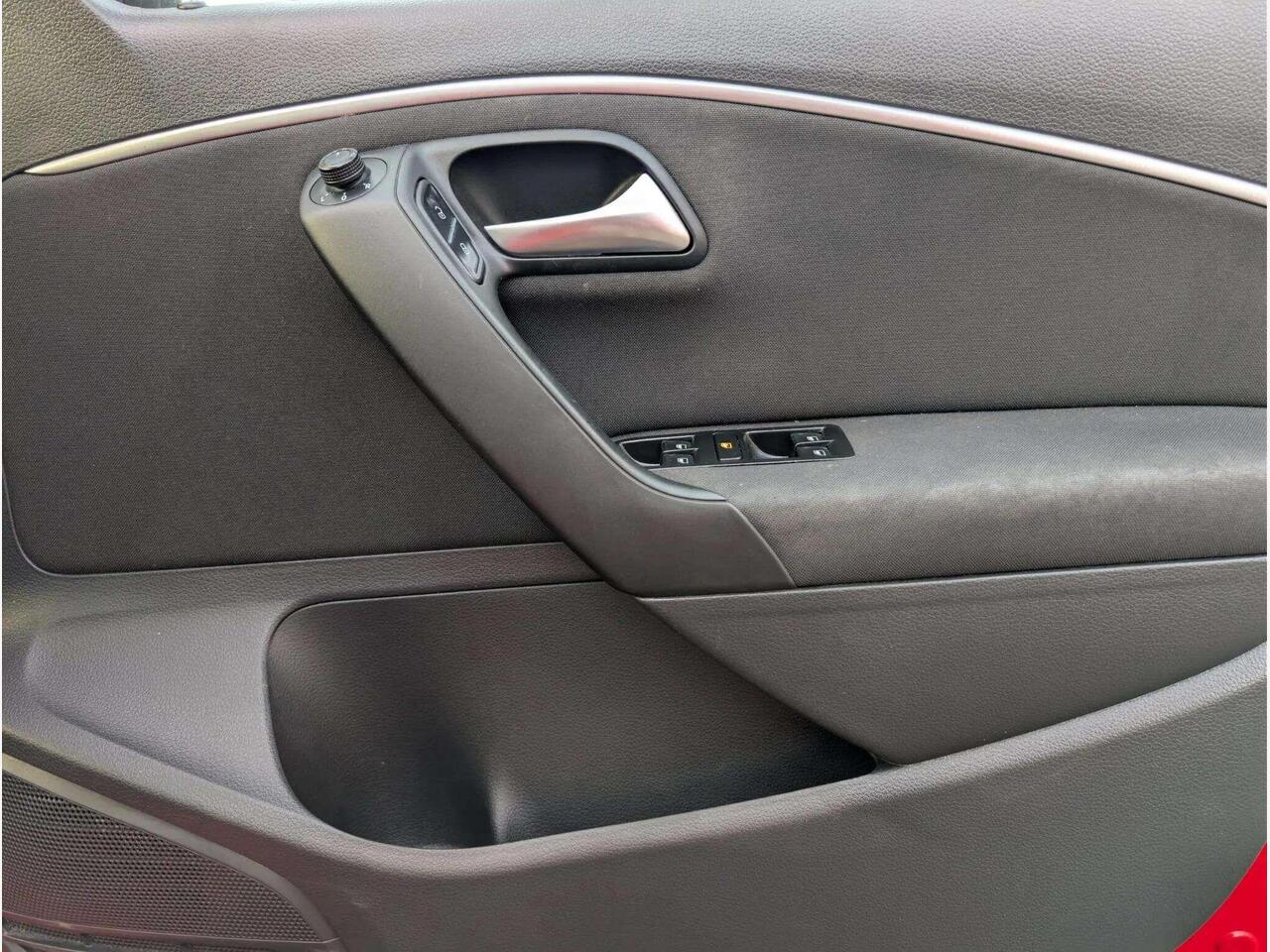 Volkswagen Polo SF16TDT Volkswagen Polo SF16TDT