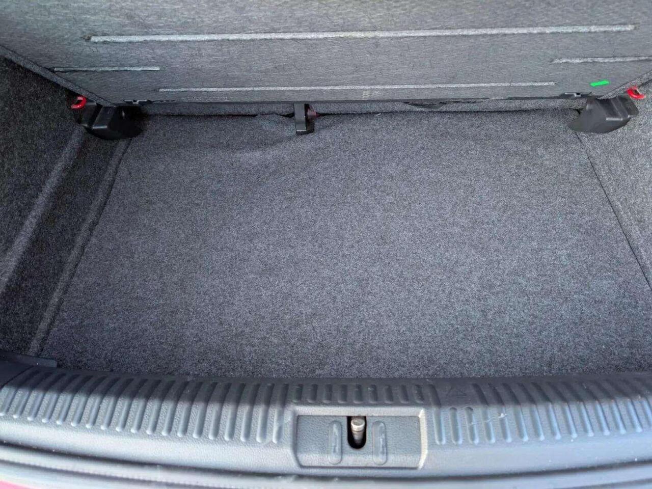 Volkswagen Polo SF16TDT Volkswagen Polo SF16TDT