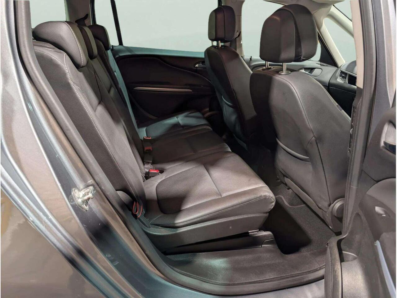 Vauxhall Zafira Tourer JGZ8409