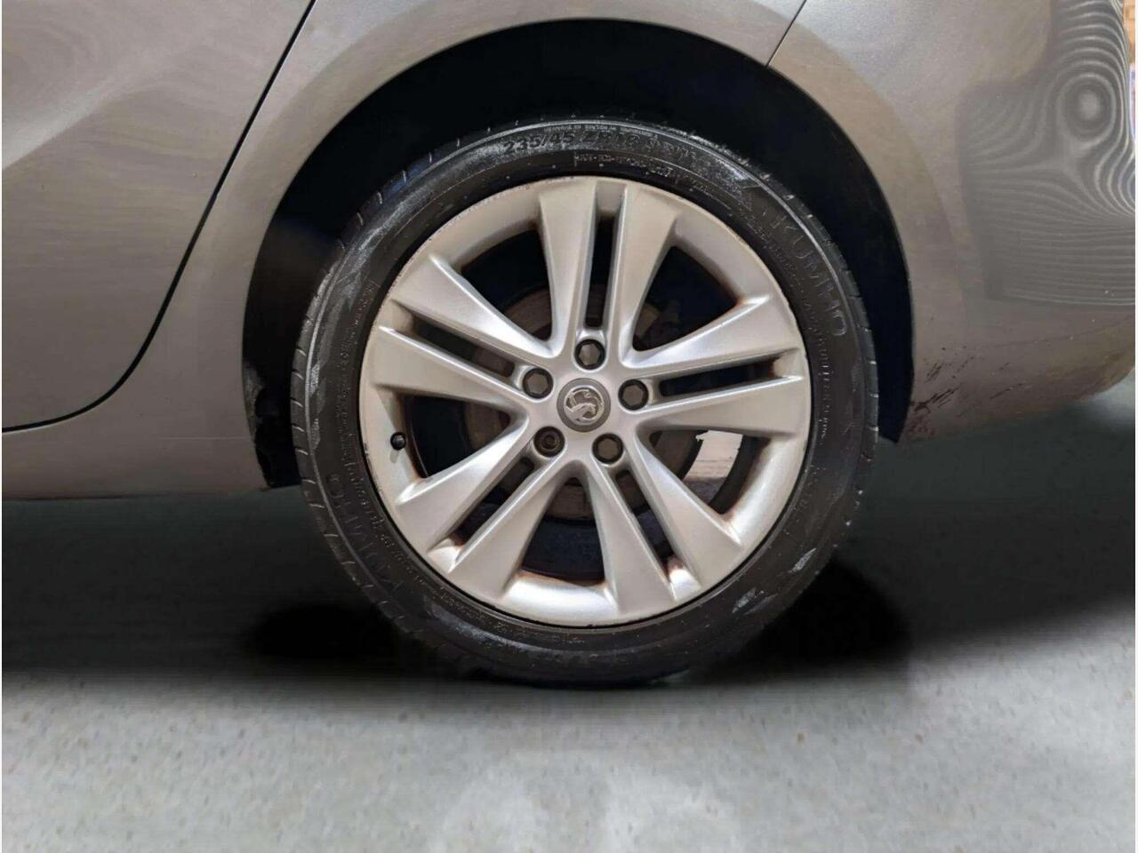 Vauxhall Zafira Tourer JGZ8409