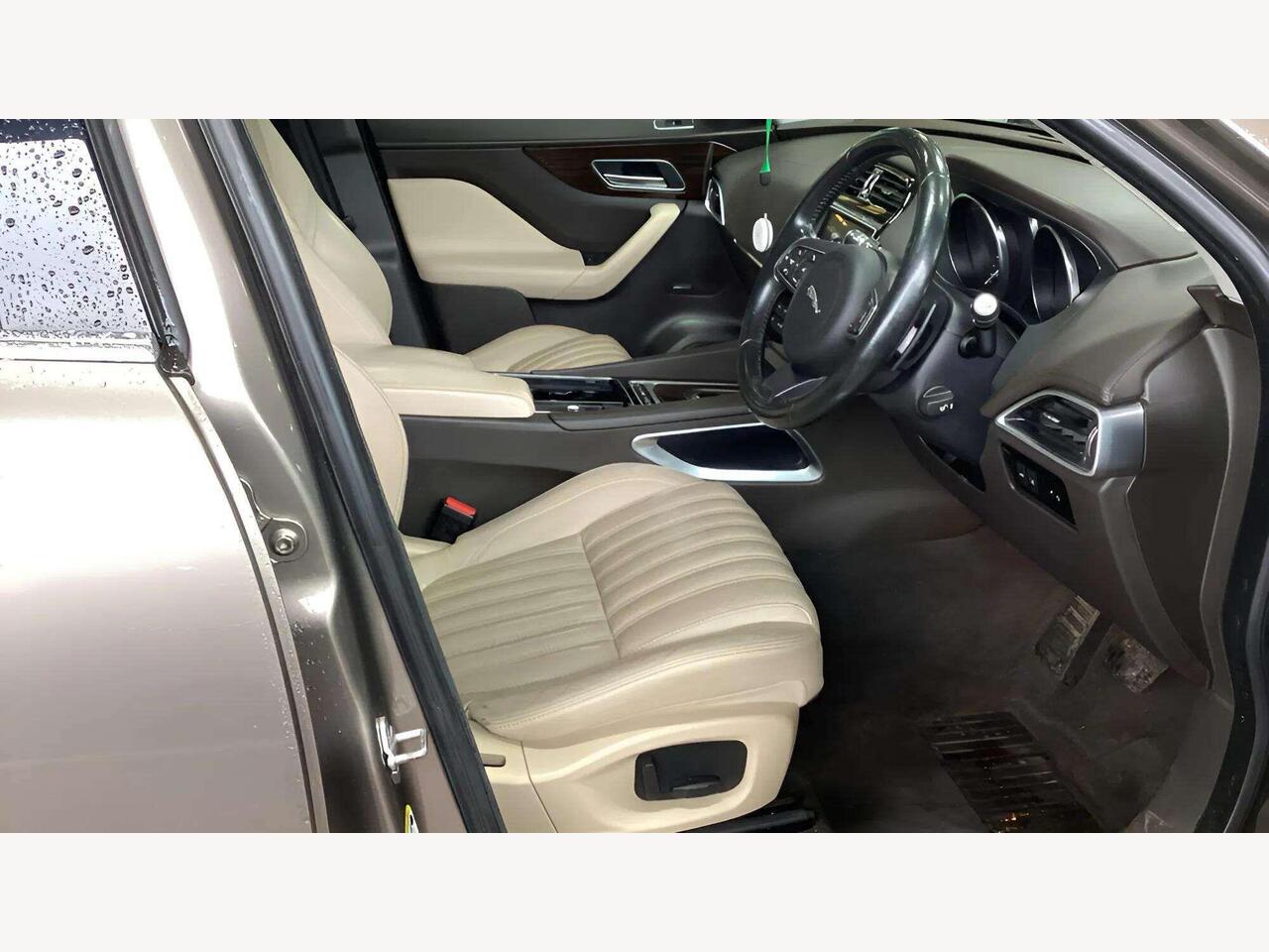 Jaguar F-PACE DU66UCG