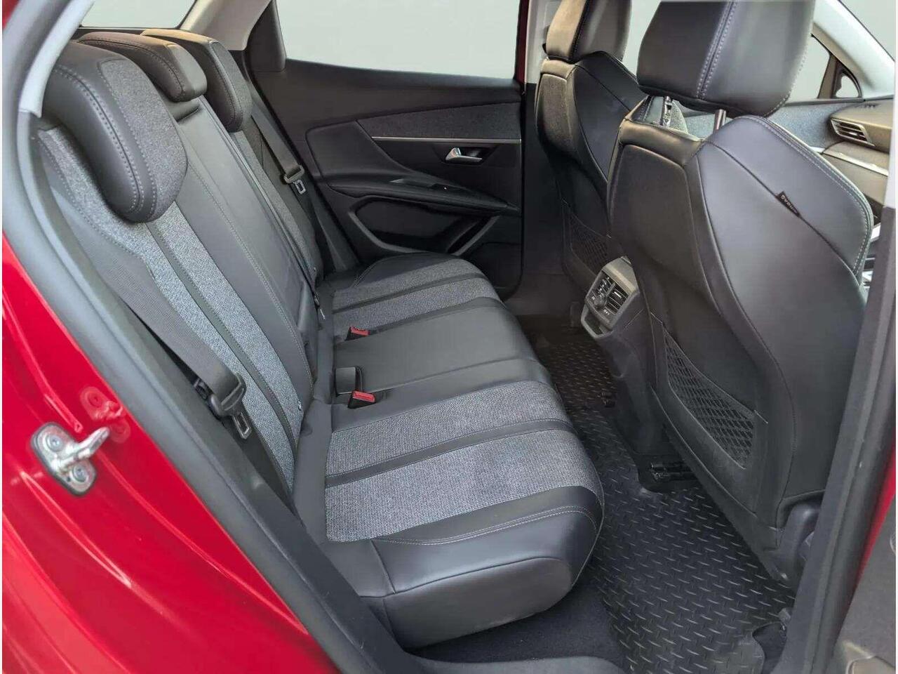 Peugeot 3008 HX68YMK Peugeot 3008 HX68YMK