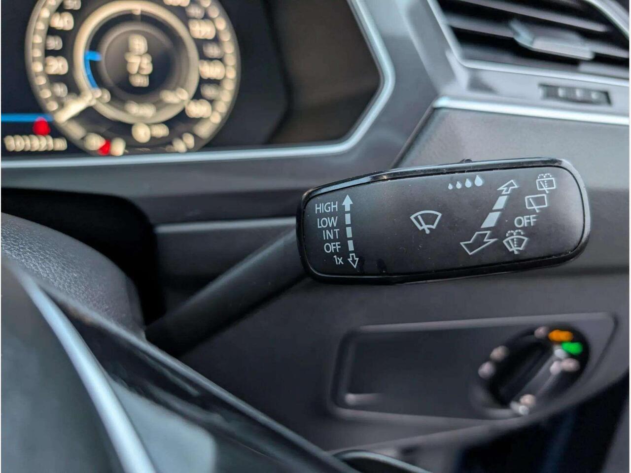 Volkswagen Tiguan KY17PVN