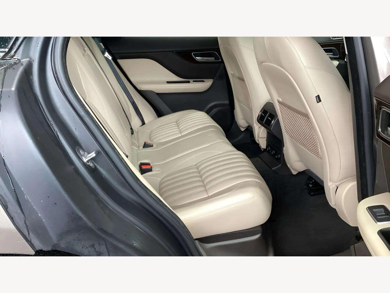 Jaguar F-PACE DU66UCG