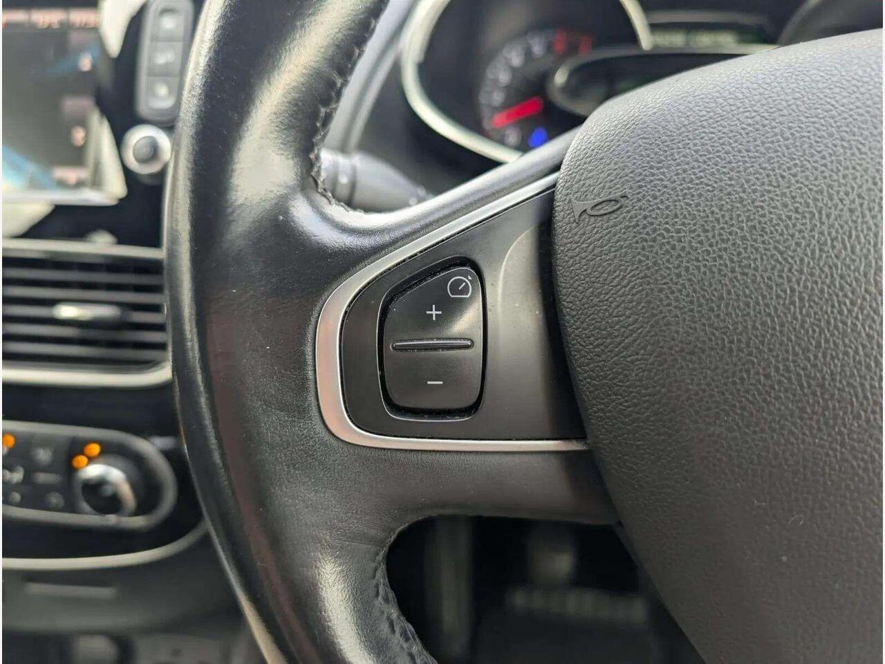 Renault Clio AY67ZRJ