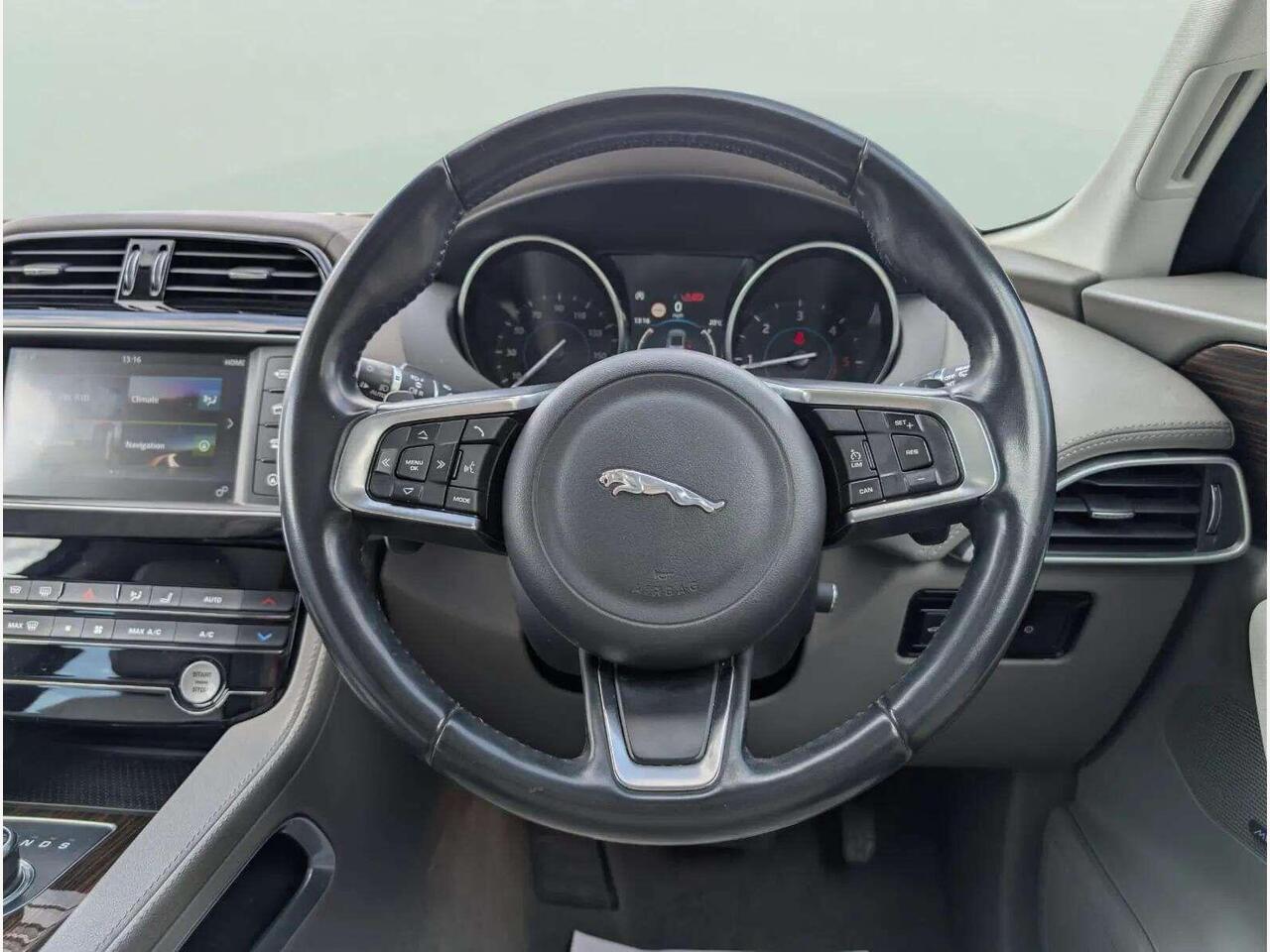 Jaguar F-PACE PJ17JUE