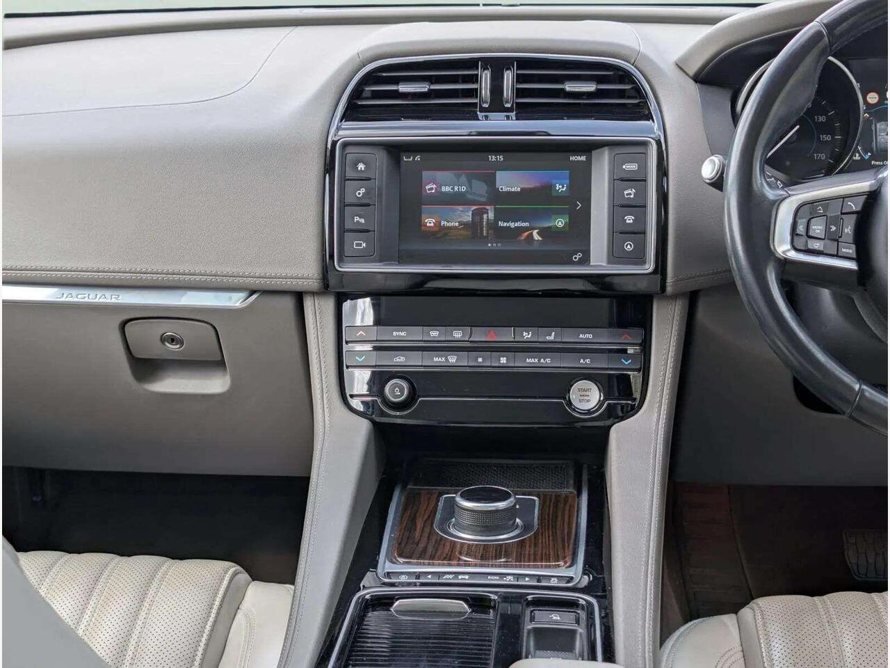 Jaguar F-PACE PJ17JUE