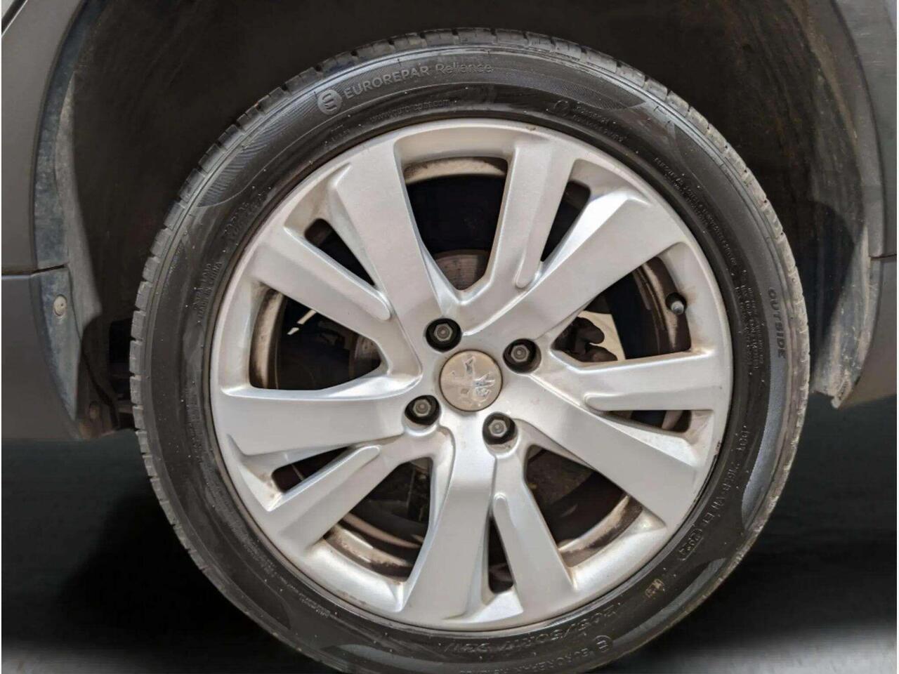 Peugeot 2008 LR67YKF Peugeot 2008 LR67YKF