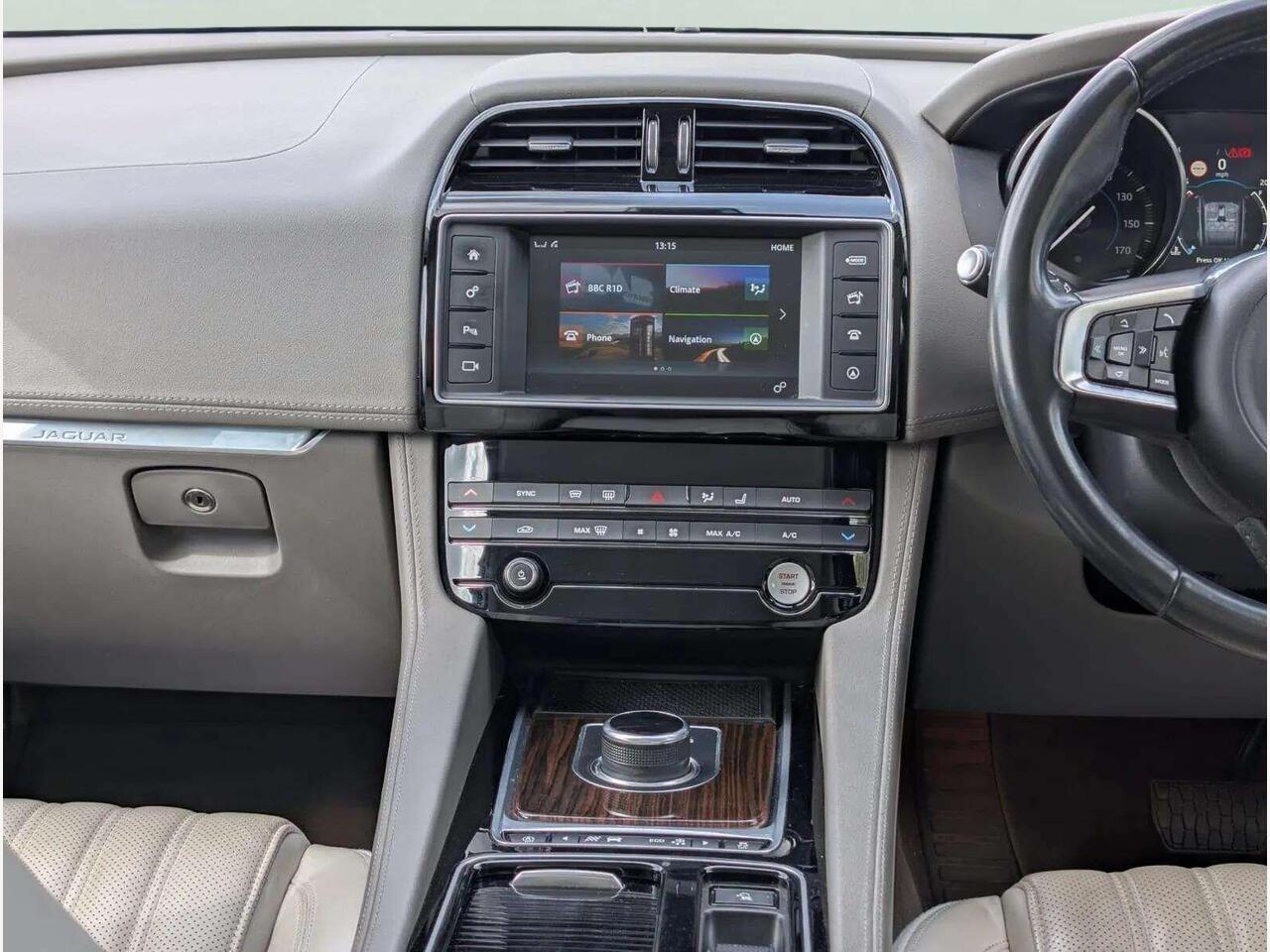 Jaguar F-PACE PJ17JUE