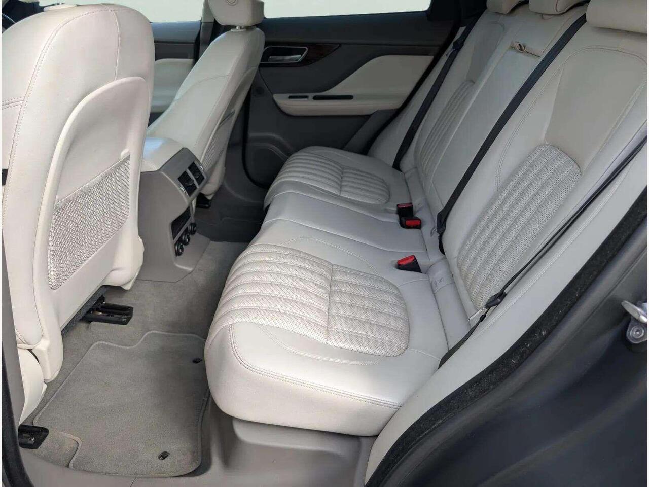 Jaguar F-PACE PJ17JUE