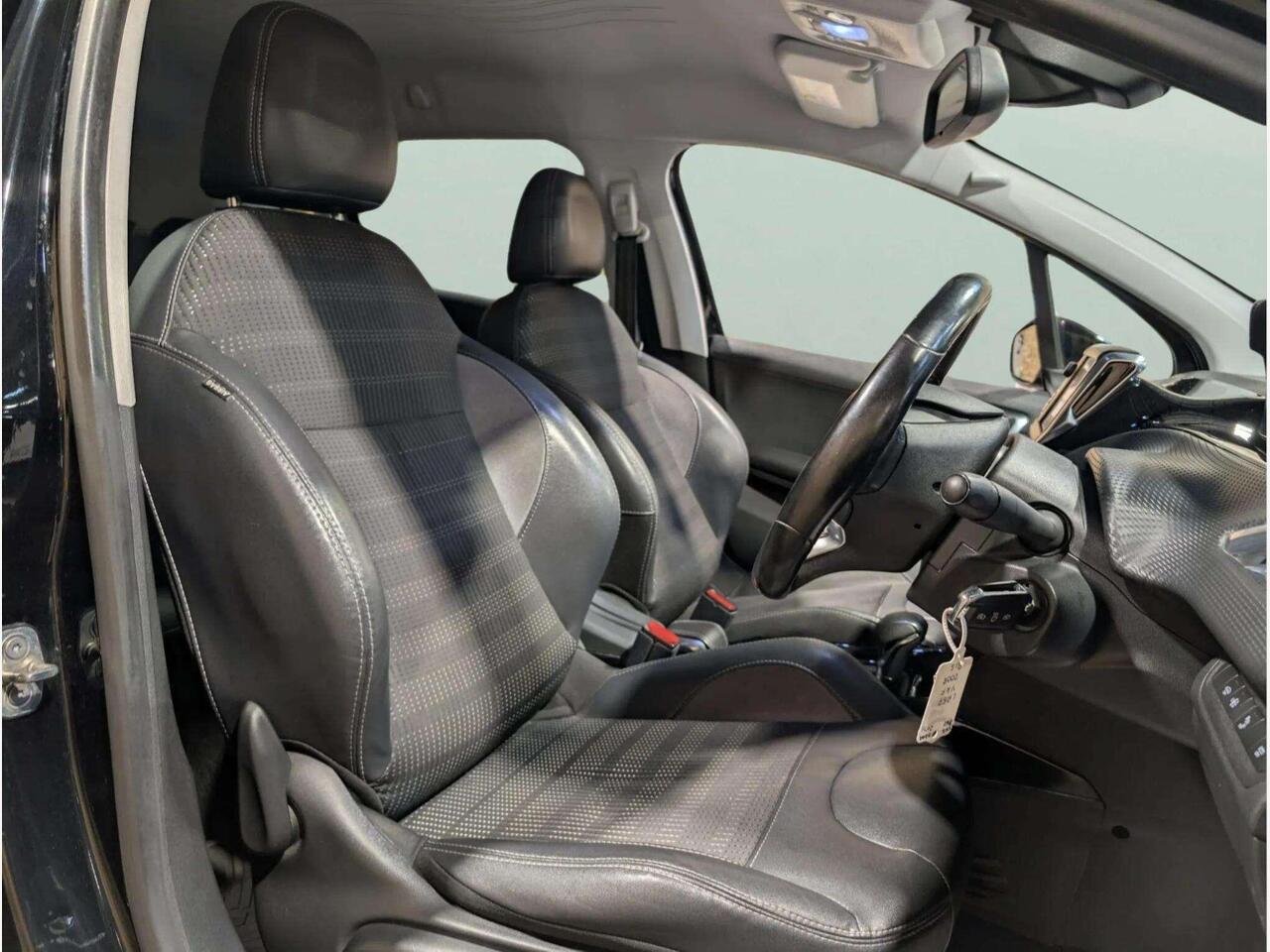 Peugeot 2008 LR67YKF Peugeot 2008 LR67YKF