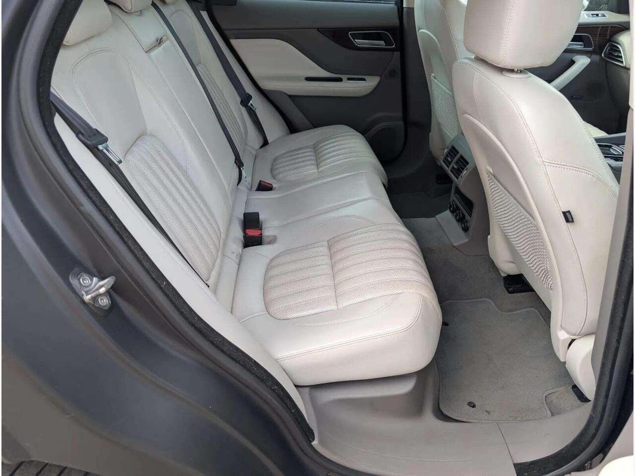 Jaguar F-PACE PJ17JUE