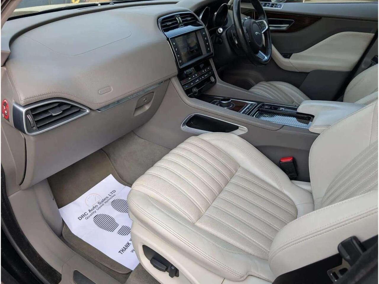 Jaguar F-PACE PJ17JUE