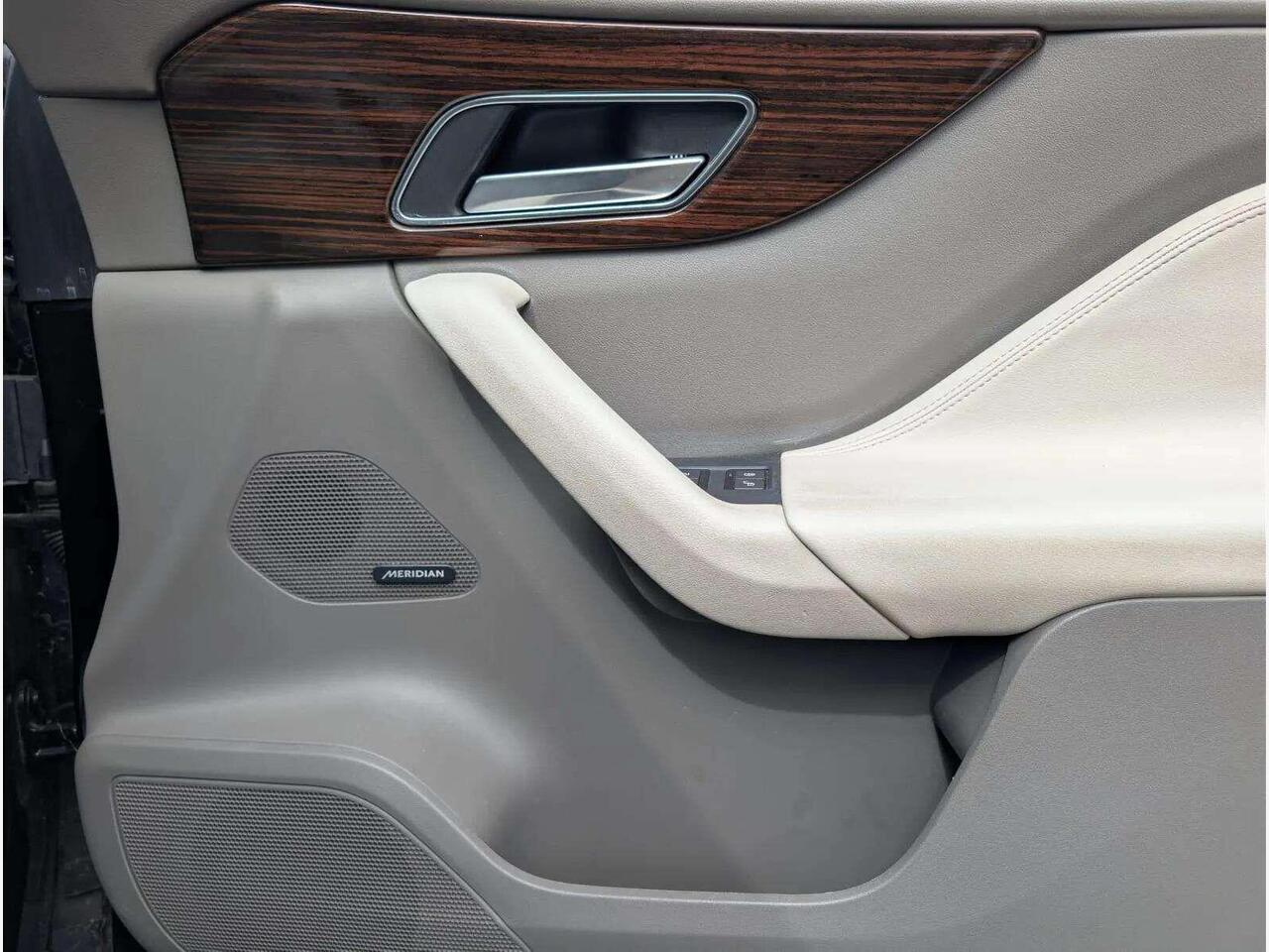 Jaguar F-PACE PJ17JUE