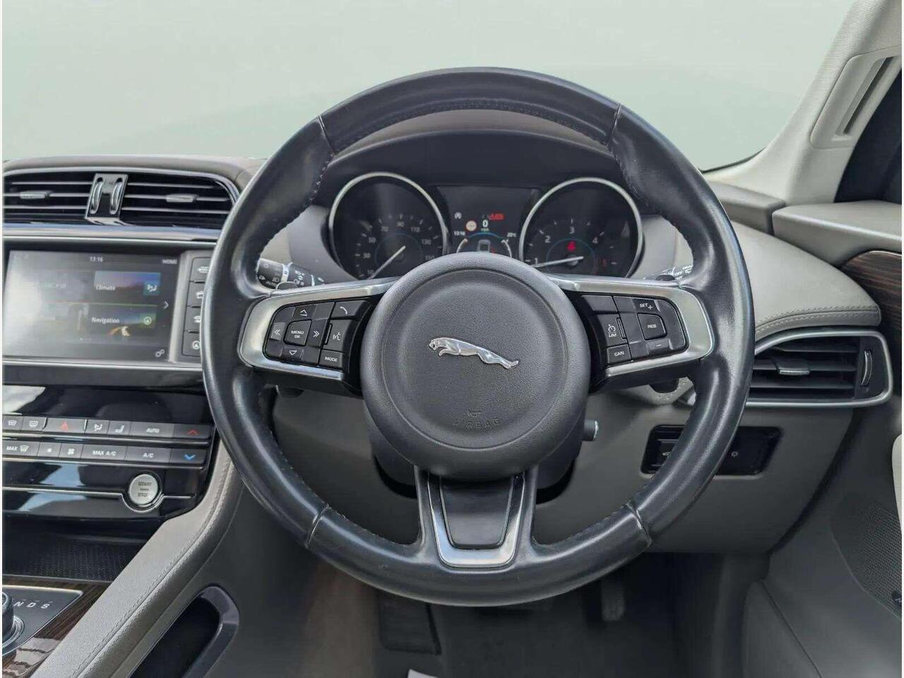 Jaguar F-PACE PJ17JUE