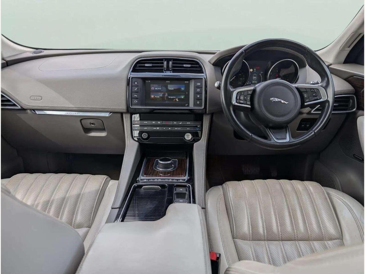 Jaguar F-PACE PJ17JUE