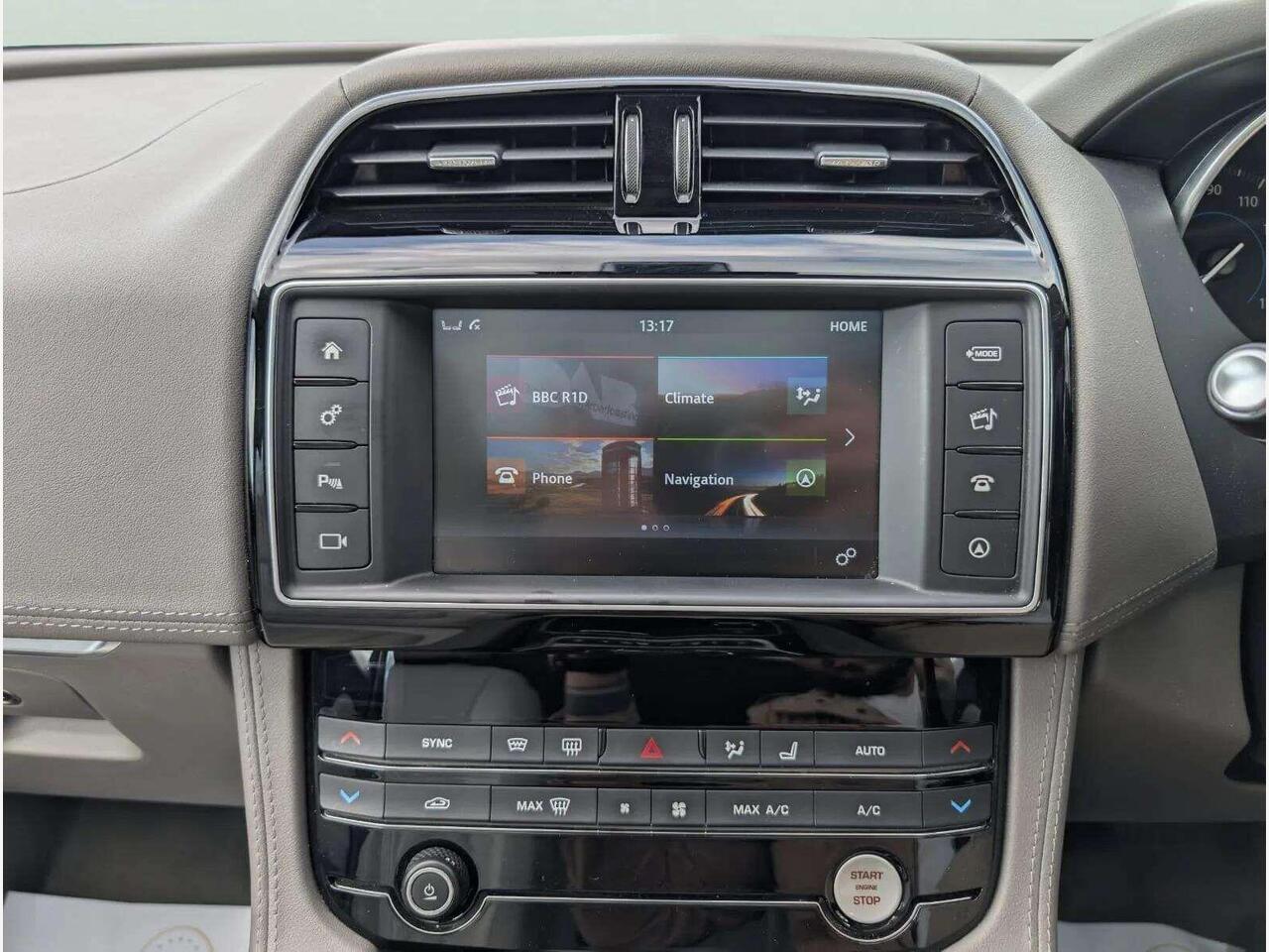 Jaguar F-PACE PJ17JUE