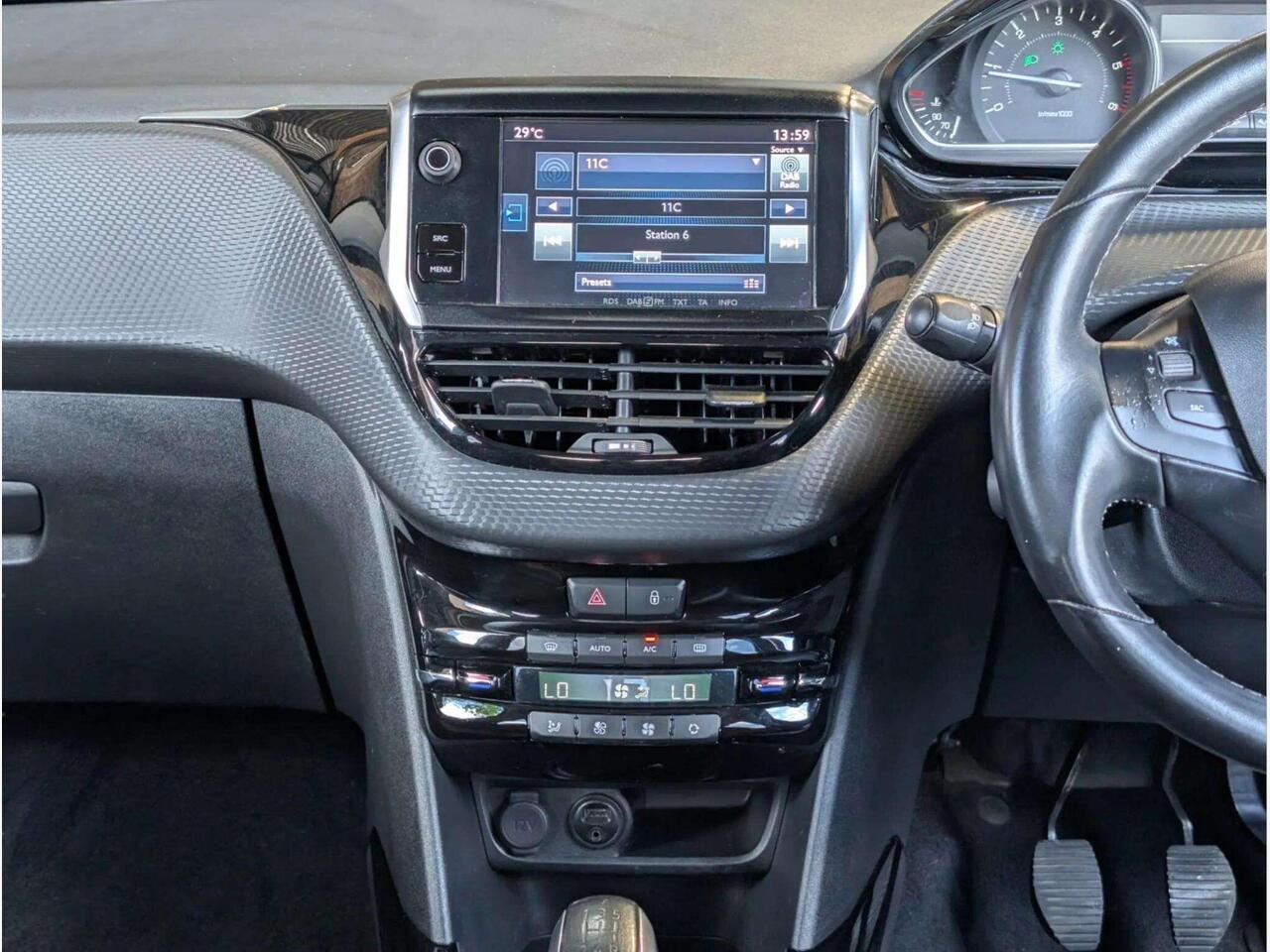 Peugeot 2008 GF66FHW Peugeot 2008 GF66FHW