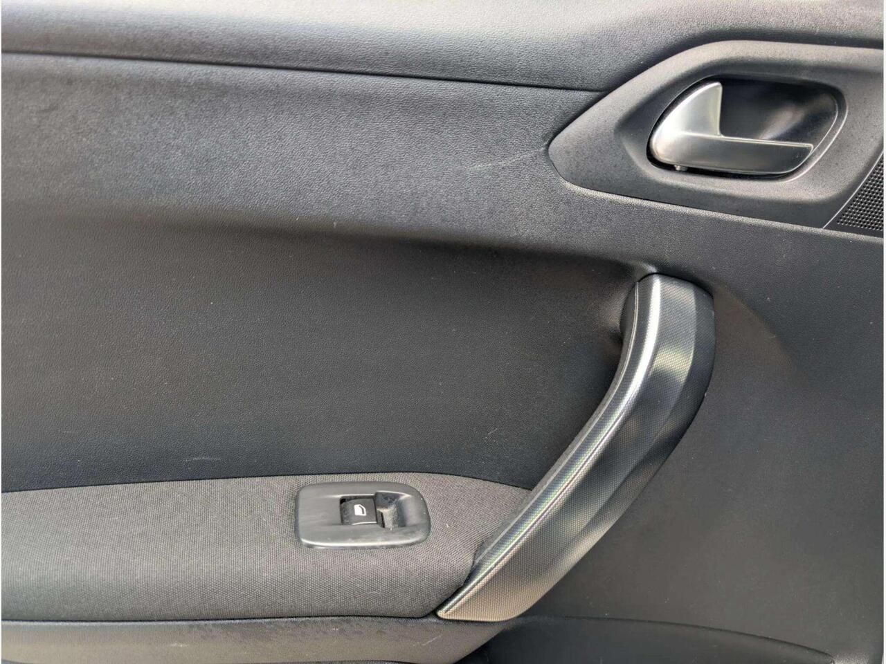 Peugeot 2008 GF66FHW Peugeot 2008 GF66FHW