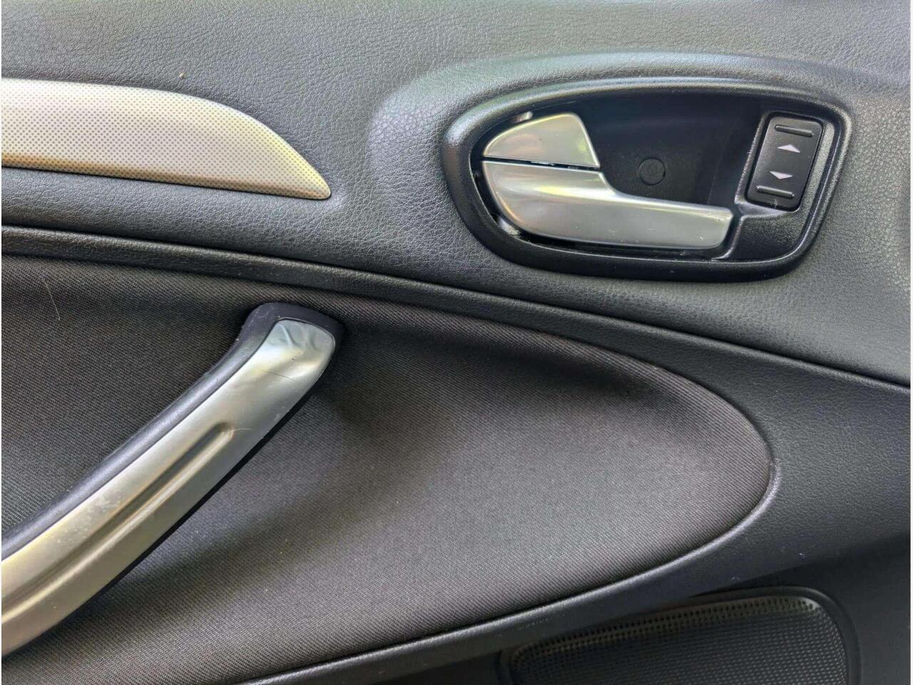 Ford Galaxy YK12ZTY